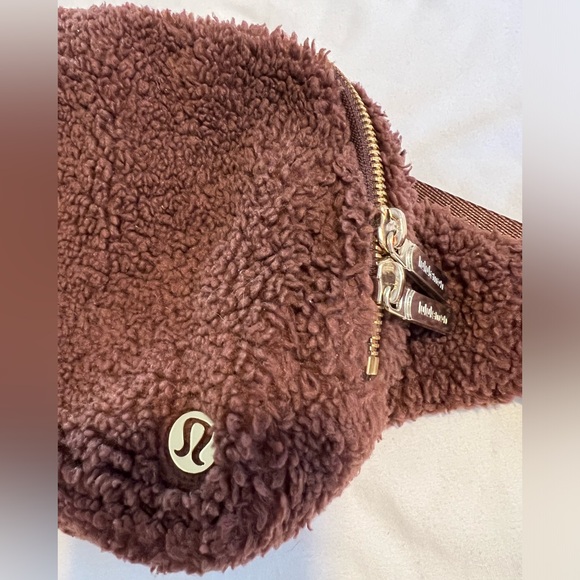 Lululemon belt bag - Picture 2 of 9